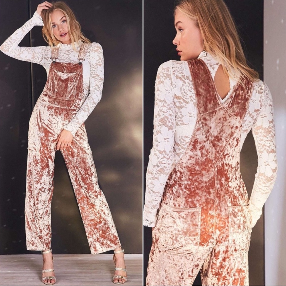 NWOT BDG Crushed Velvet Jumpsuit Maisie in Rose Gold size XSmall